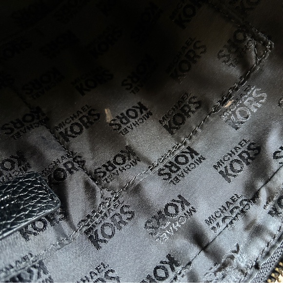 Michael Kors black leather crossbody bag - Picture 5 of 14